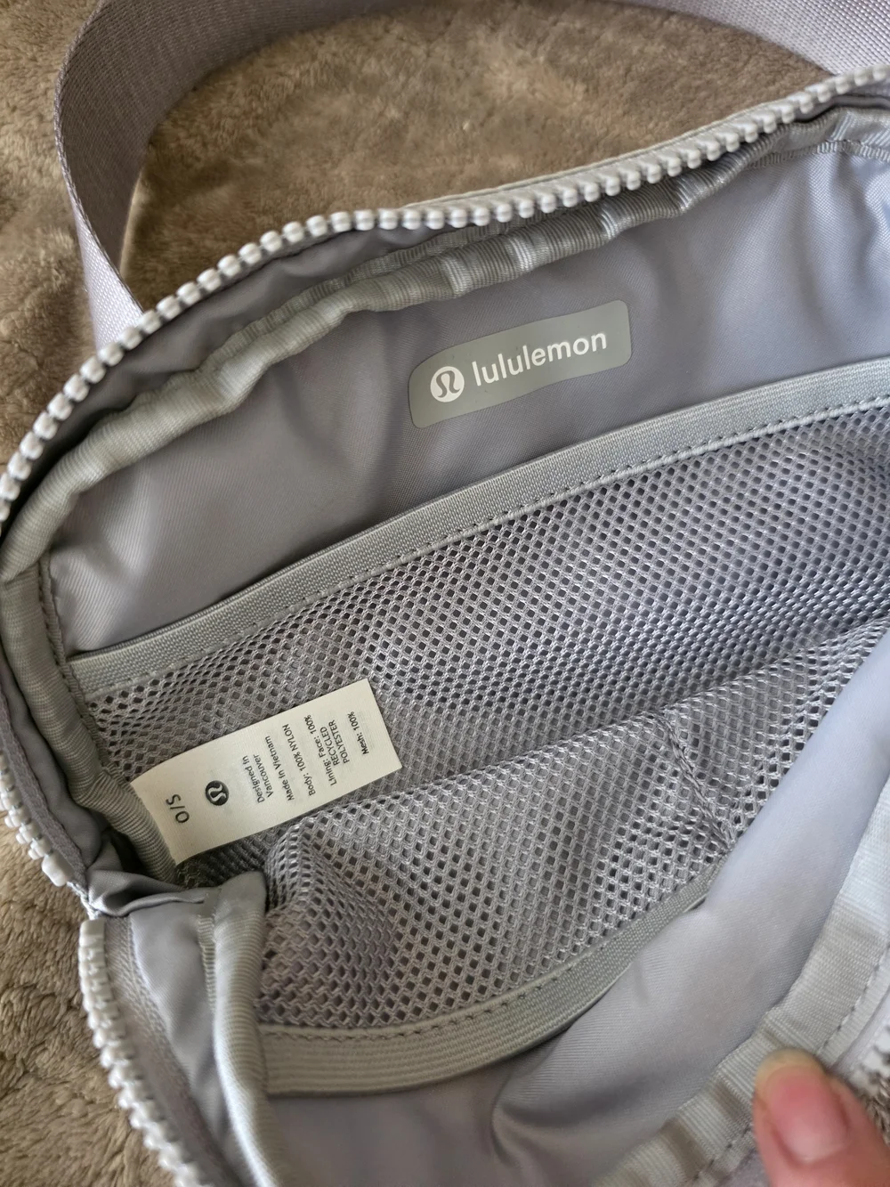 Lululemon Everywhere Belt Bag SILVER DROP 1 Liter Volume